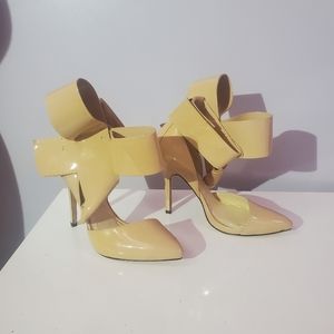 Amina Abdul Jillian bow heels